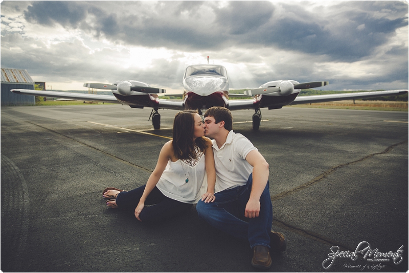 airplane engagement pictures, southern engagement pictures, amazing engagement pictures_0002