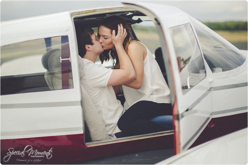 airplane engagement pictures, southern engagement pictures, amazing engagement pictures_0003