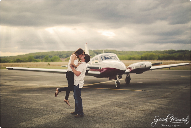 airplane engagement pictures, southern engagement pictures, amazing engagement pictures_0004