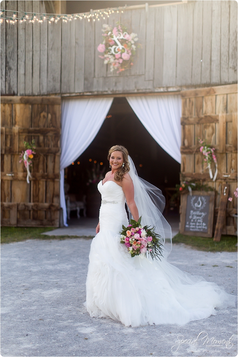 arkansas wedding photographer, hat creek ranch barn wedding , northwest arkansas wedding photographer